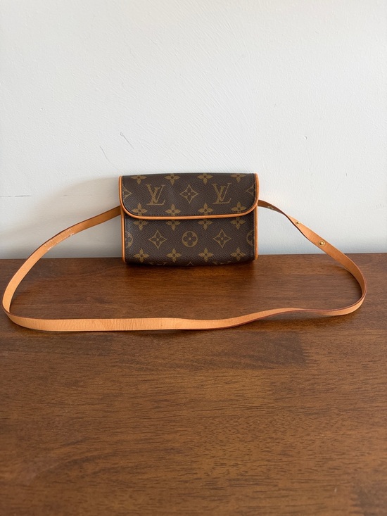 Louis Vuitton Handbags - Louis Vuitton Monogram Crossbody in Brown with Vachetta Trim